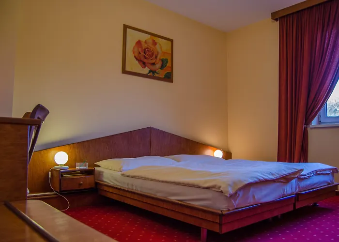 Hotel West